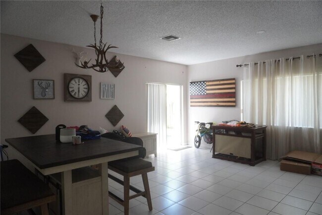 Foto del edificio - 6005 Lombard Ct