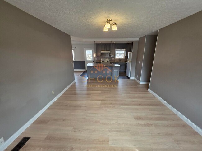 Foto del edificio - COZY 3BR/1.5BA HOME ON CUL-DE-SAC