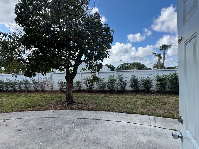 Foto del edificio - Garage Parking ** 2 Bedroom 1 Bath ** Offe...
