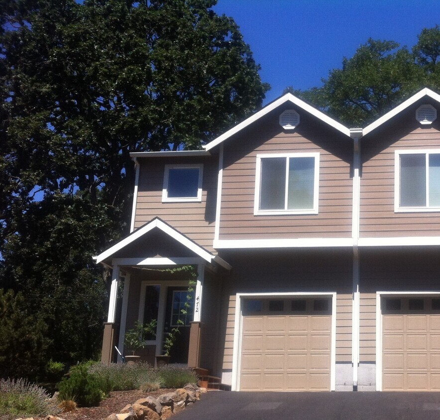 Foto principal - 472 SE Oak St