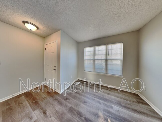 Foto del edificio - 4214 Woodland Ave