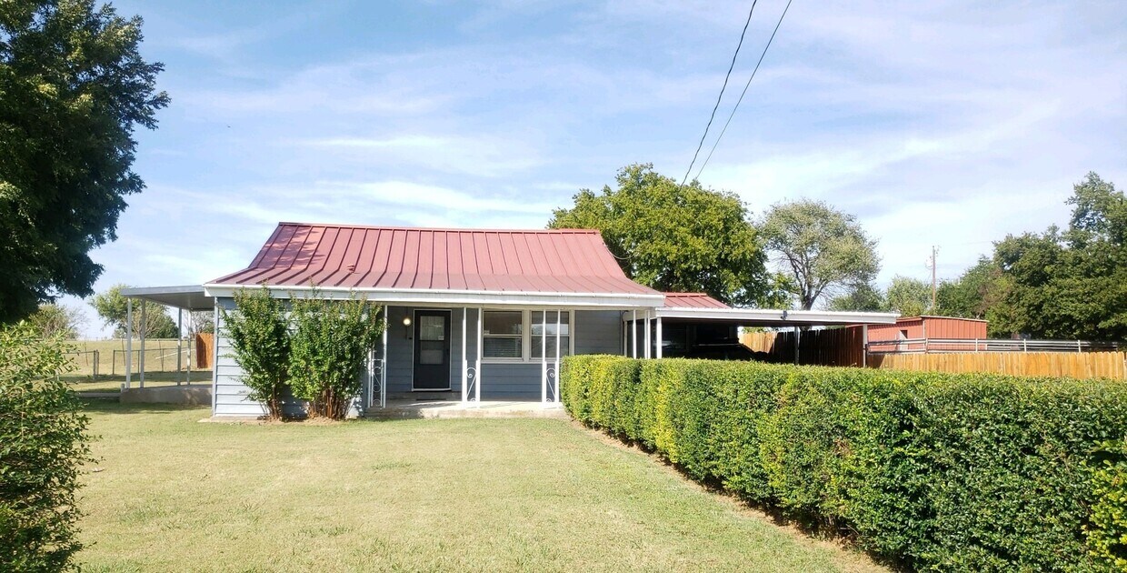 Primary Photo - 705 SW Magnolia Ave