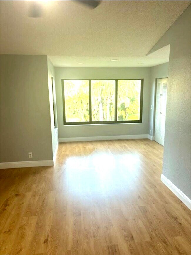 Building Photo - 2900 S University Dr