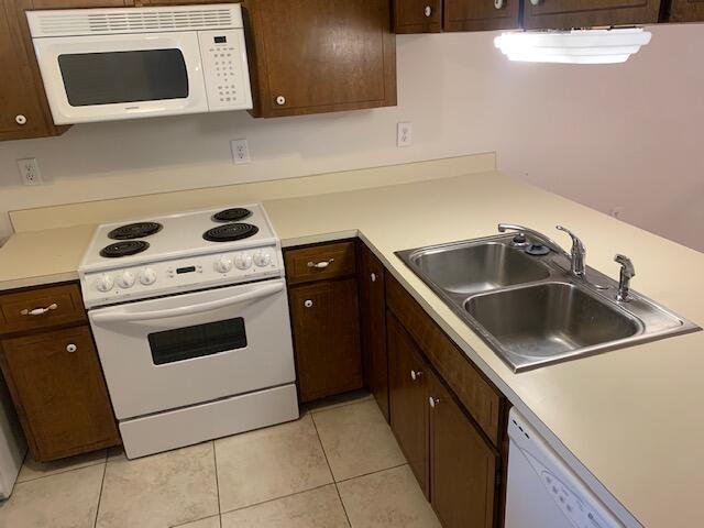 Foto del edificio - "Charming 2-Bed Townhouse with Spacious Living in Fort Walton Beach!"