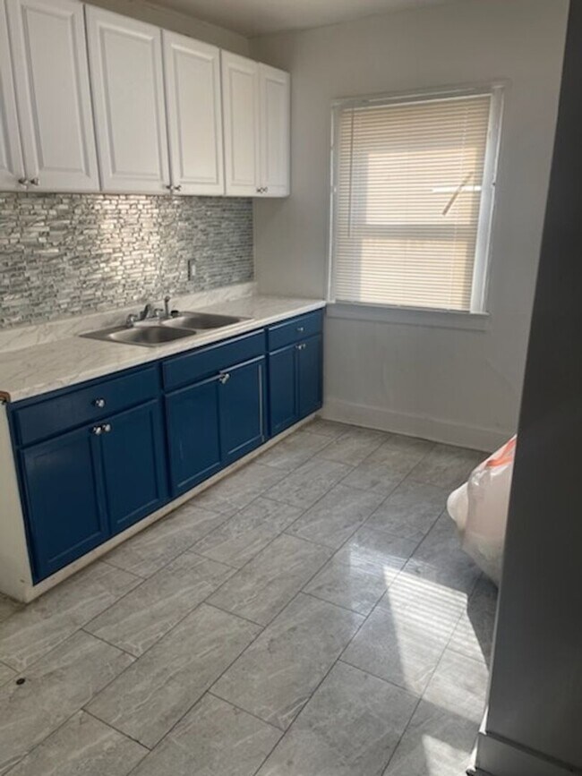 Foto del edificio - 9262 Ward Ave