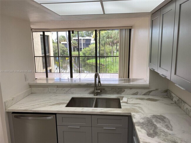 Building Photo - 8701 SW 30th St