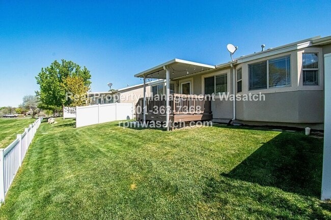 Building Photo - 25 Clubhouse Dr