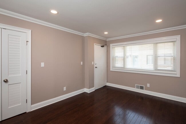 Interior Photo - Cambridge Manor