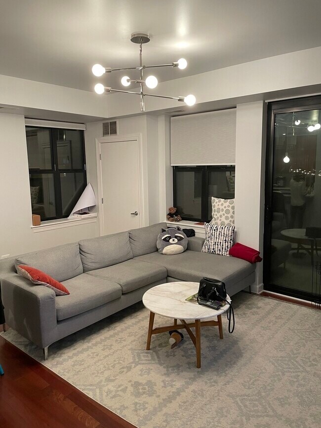 Foto del edificio - 451 W Huron St