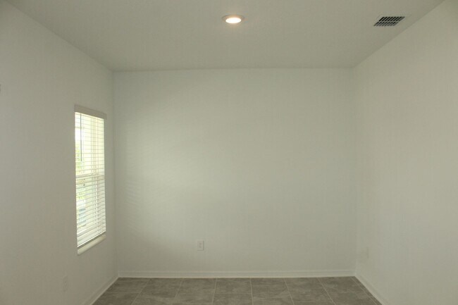 Building Photo - BEAUTIFUL NEW 3 bedroom 2 ½ bath Home with a 2 Car Garage and Den/Bonus Room.