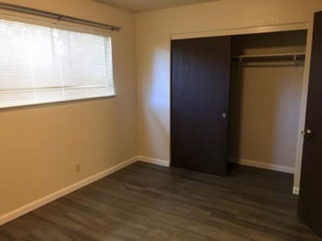Building Photo - 1551 Highland Dr
