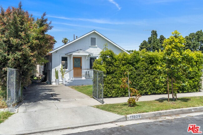 Foto del edificio - 11809 Marshall St