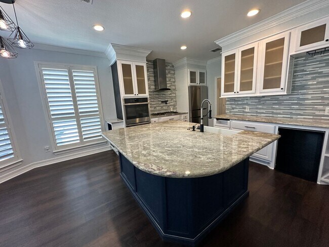 Foto del edificio - Tangleridge Dr  - Now available!