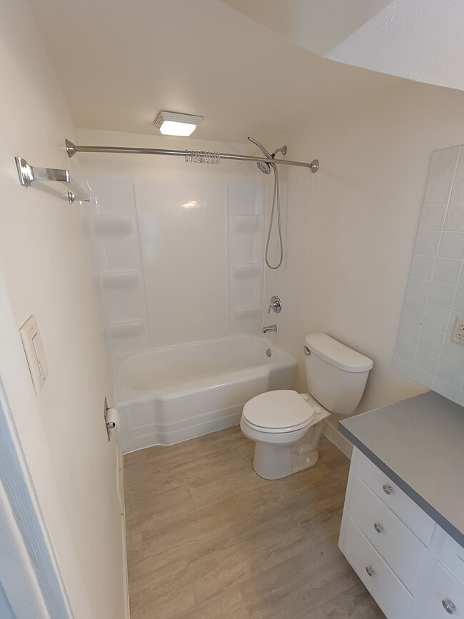 Bath - 107 N Park Ave