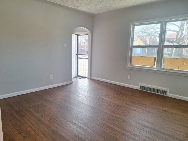 Foto del edificio - Charming 4 bedroom bungalow freshly updated