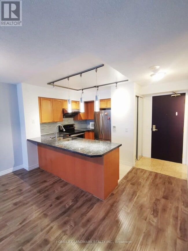 Building Photo - 30 Grand Trunk Crescent