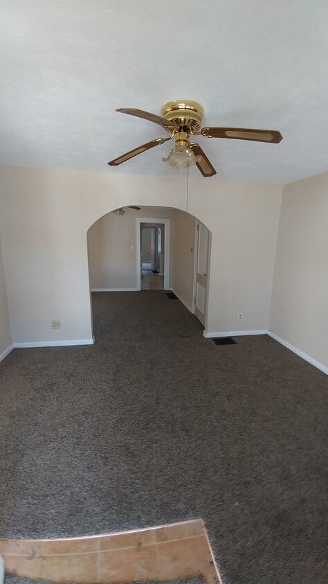 Building Photo - 835 N Linwood Ave