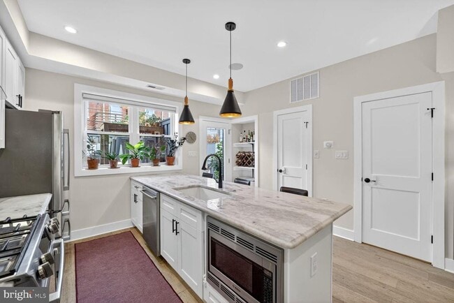 Building Photo - 146 U St NE