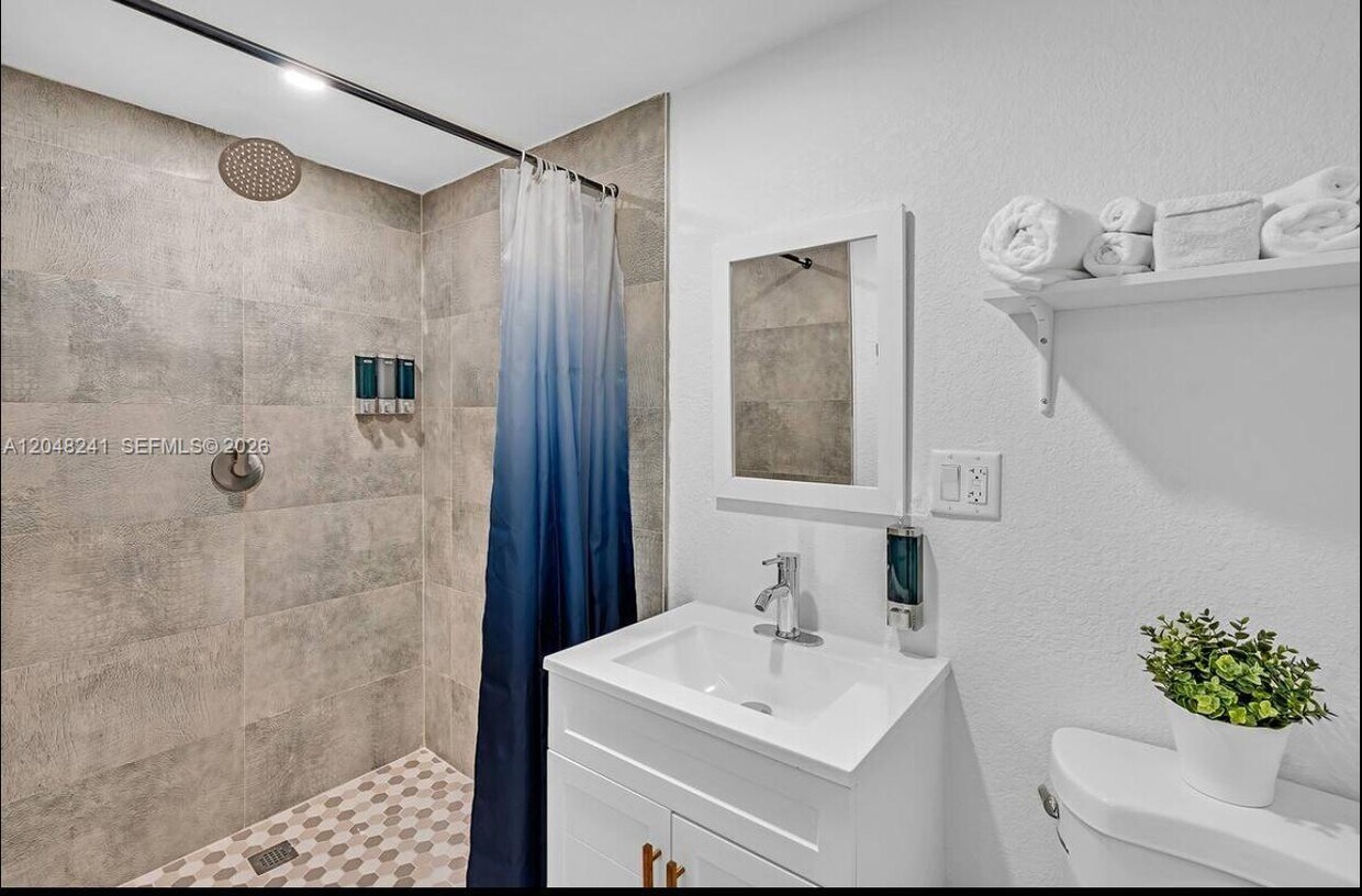 Foto del edificio - 860 NW 17th Ct
