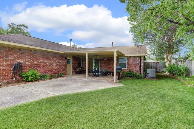 Foto del edificio - 2330 Willowby Dr