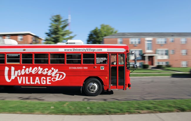 Transporte privado dentro del campus - University Village