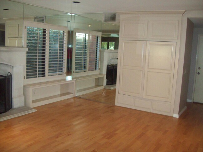Building Photo - 24 Recodo