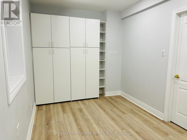 Photo du bâtiment - 1405 Woodbine Ave