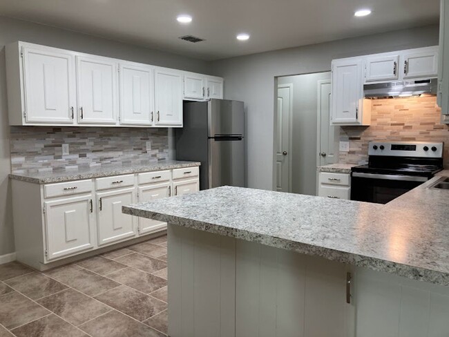 Foto del edificio - Spacious Executive 4 Bedroom Home