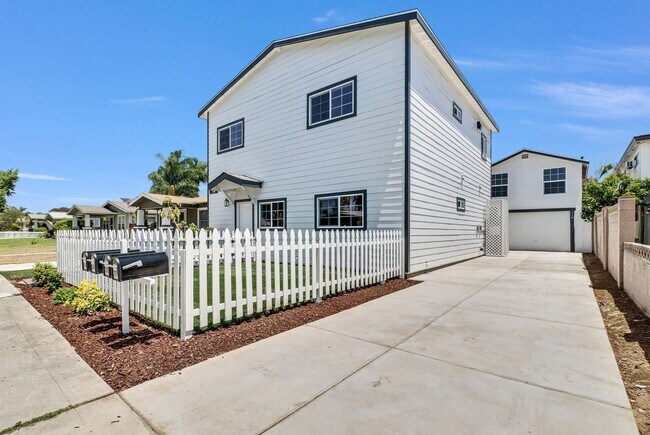Foto del edificio - Beautiful Brand New 3 Bed, 2 Bath Upstairs ADU in the Heart of Downtown Fullerton