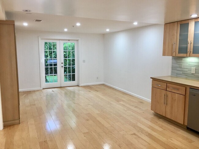 Building Photo - Prime Location - Presidio Heights Condo w/...