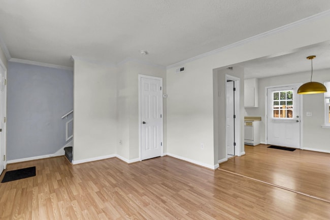 Building Photo - 775 Parkdale Dr