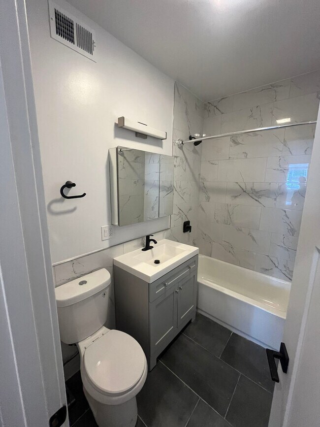 Foto del edificio - 3929 N Southport Ave