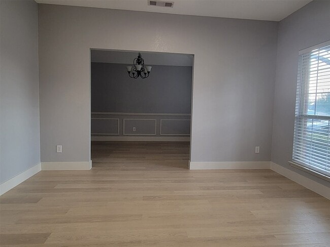 Building Photo - 424 Ambrose Dr