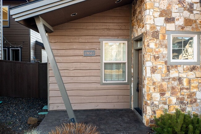 Building Photo - Attractive 3-bed Home in Southwest Bend