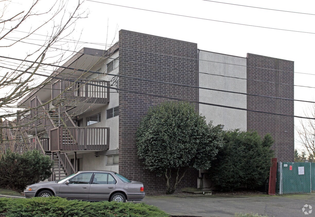 The Edgecliff Apartments Apartments in Des Moines, WA