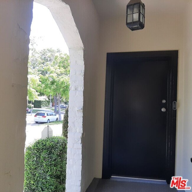 Building Photo - 445 S Wetherly Dr