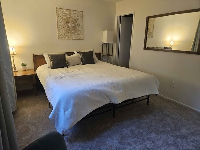 Foto del edificio - 1811 E Grand Ave