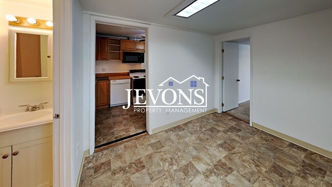 Building Photo - Two-story home in a walkable location, jus...
