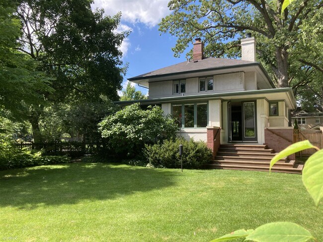 Building Photo - 4 br, 1.5 bath House - 402 Hawthorn Lane