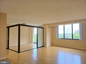 Building Photo - 5225 Pooks Hill Rd