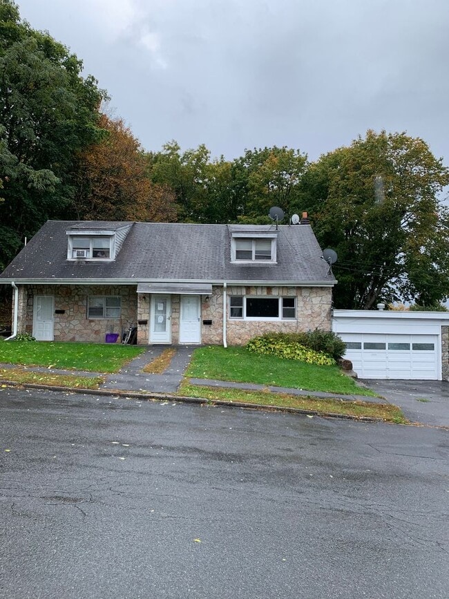 Building Photo - 177 Marys Ave