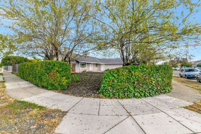 Building Photo - 6097 Indian Ave