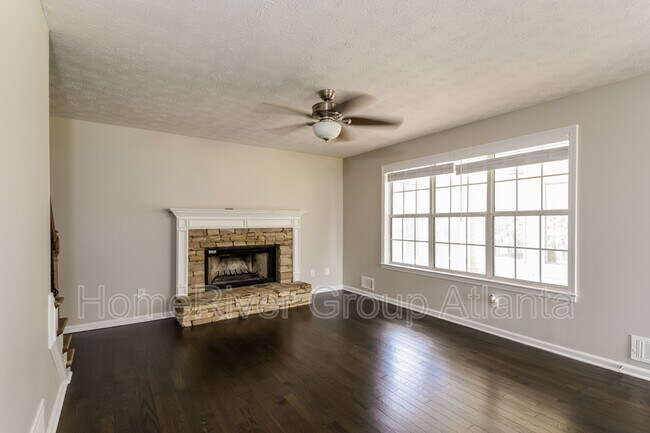 Building Photo - 390 Westchester Way
