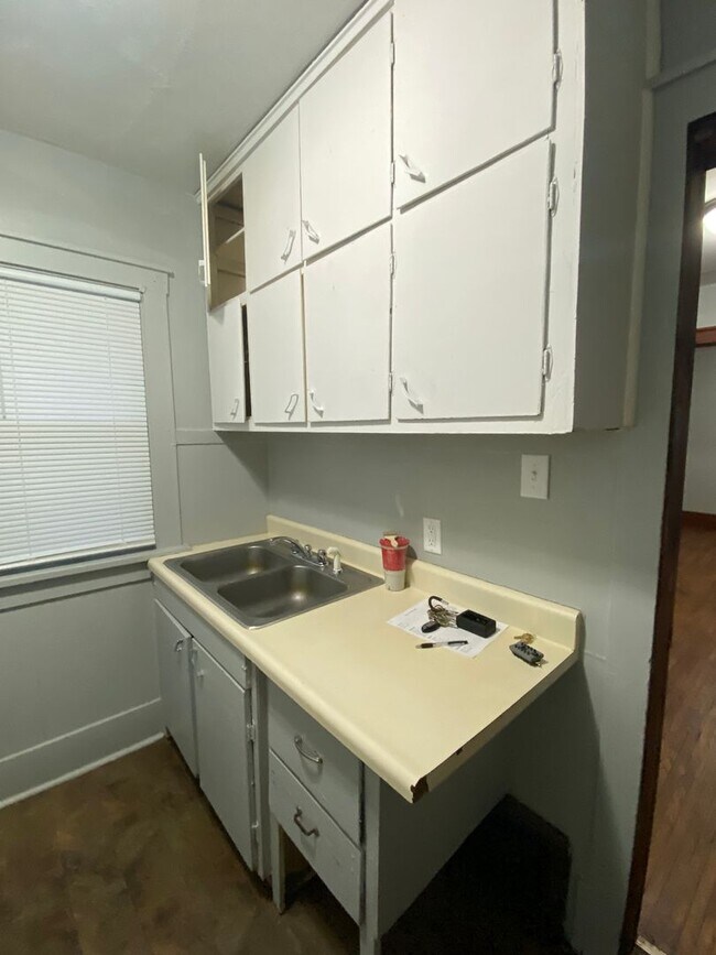Foto del edificio - 2 Bedroom, 1 Bath Home Single Stall Attach...