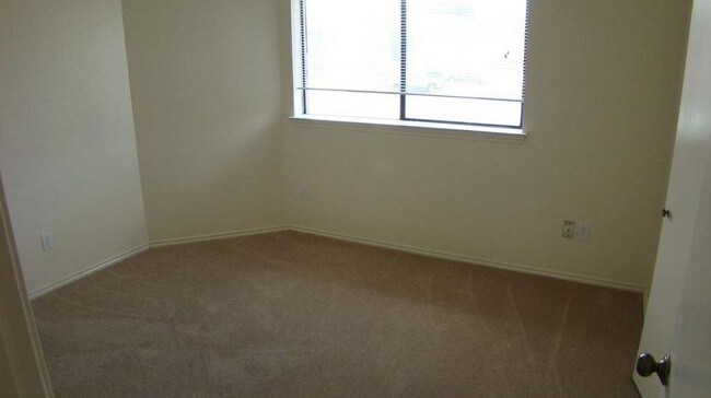 Building Photo - 2809 Wimbledon Ct