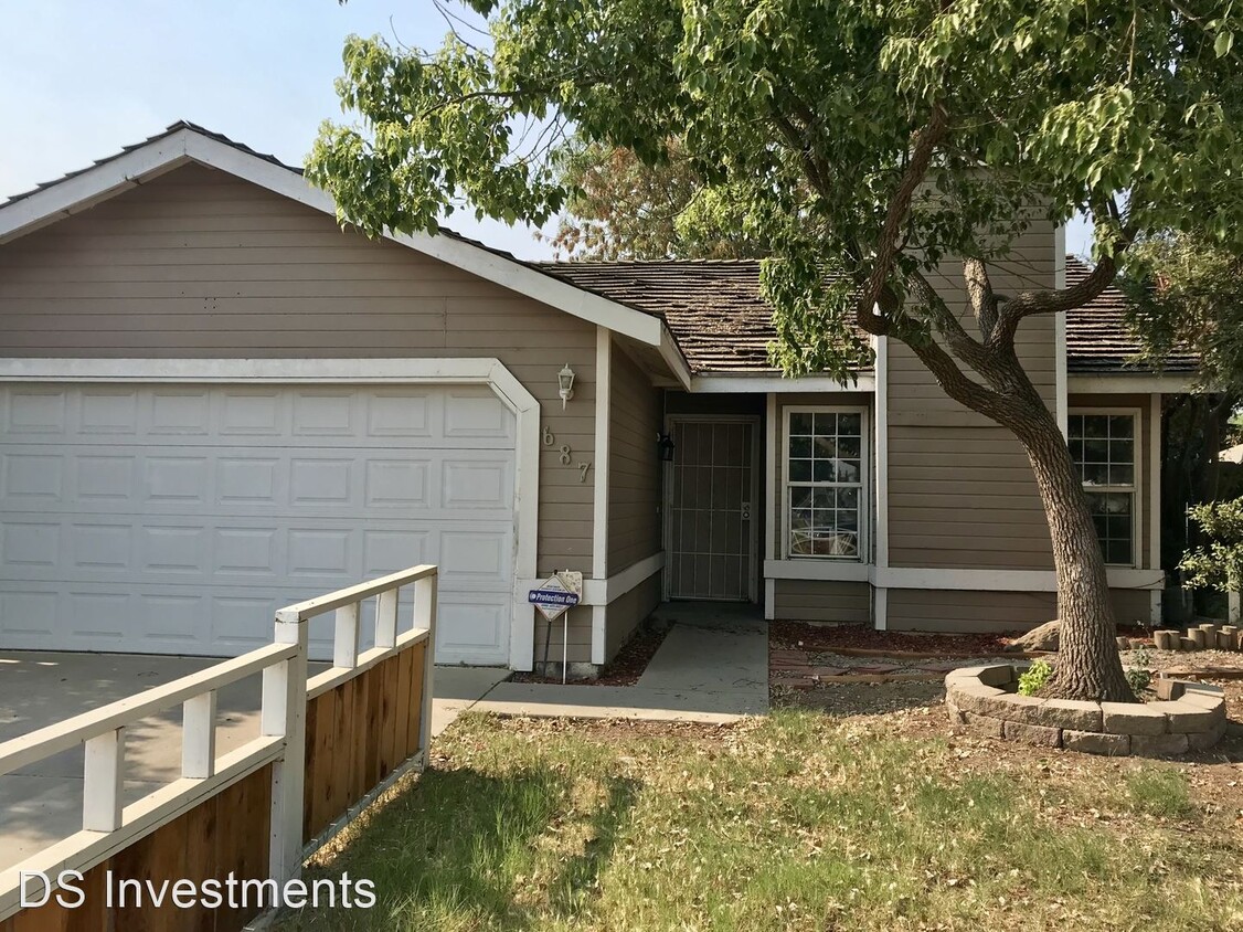 Building Photo - 3 br, 2 bath House - 687 Petunia