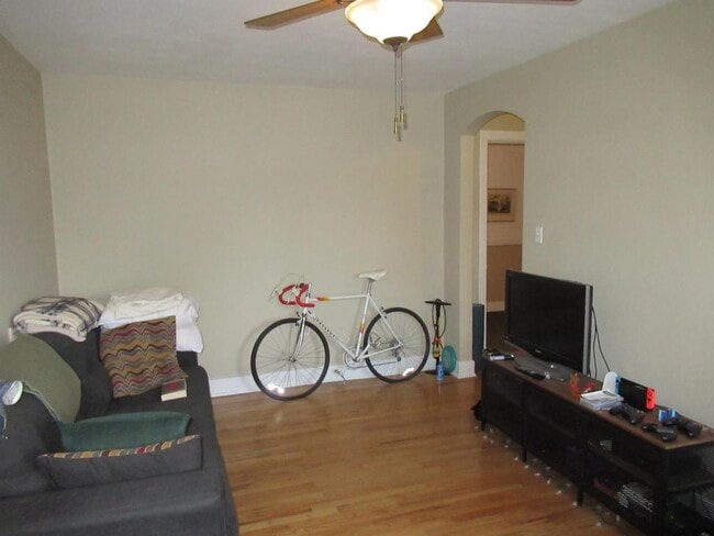 Building Photo - 1220 Marion, Apartment #34