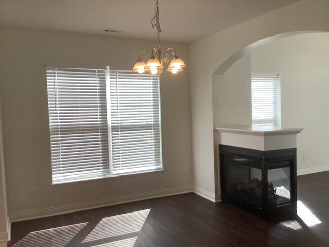 Building Photo - 1067 Eberton Avenue