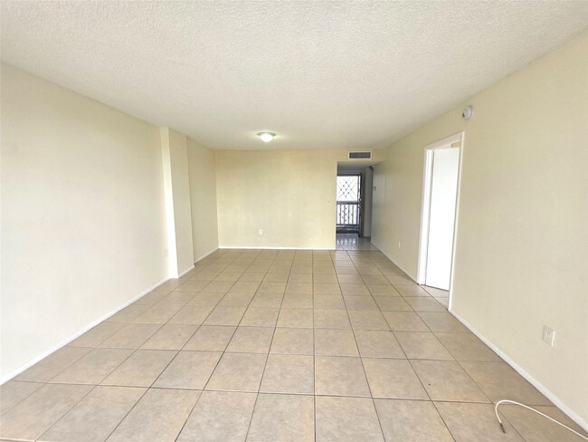 Building Photo - 15600 NW 7th Ave