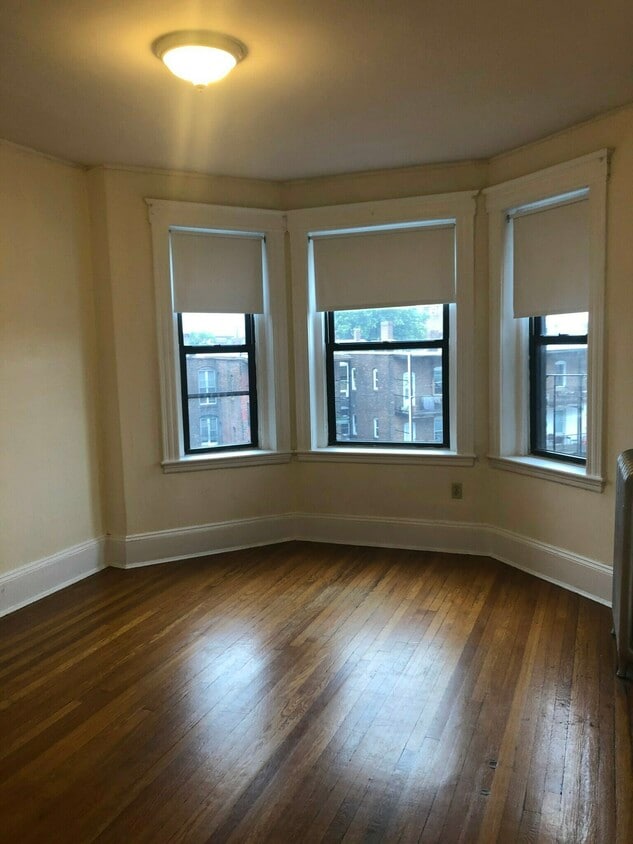 Primary Photo - 1124 Commonwealth Ave